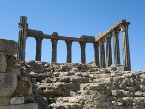 Templo Romano em Évora. Foto de Dace Ekerte.